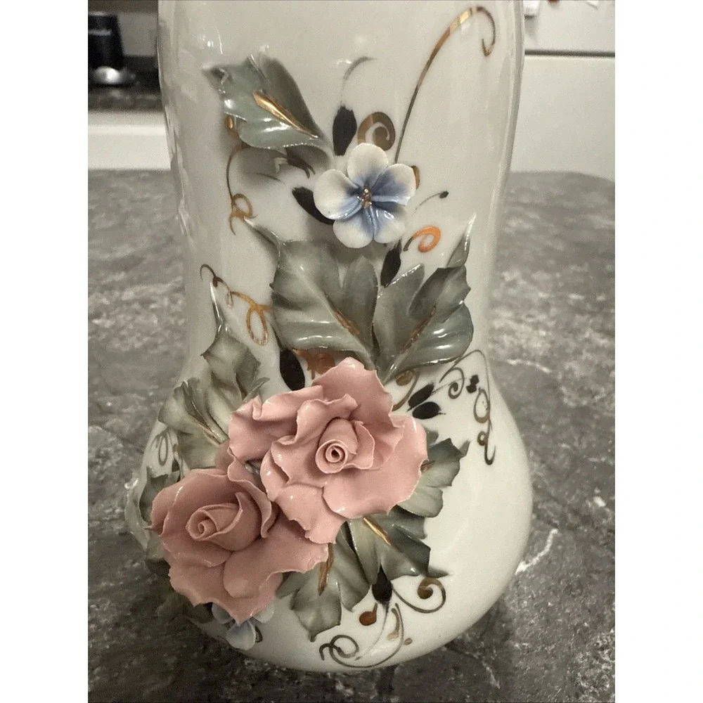 Fenix Kislovodsk Vintage Handmade‎ Russian Porcelain Vase 24K Gold Trim 3D 7.5